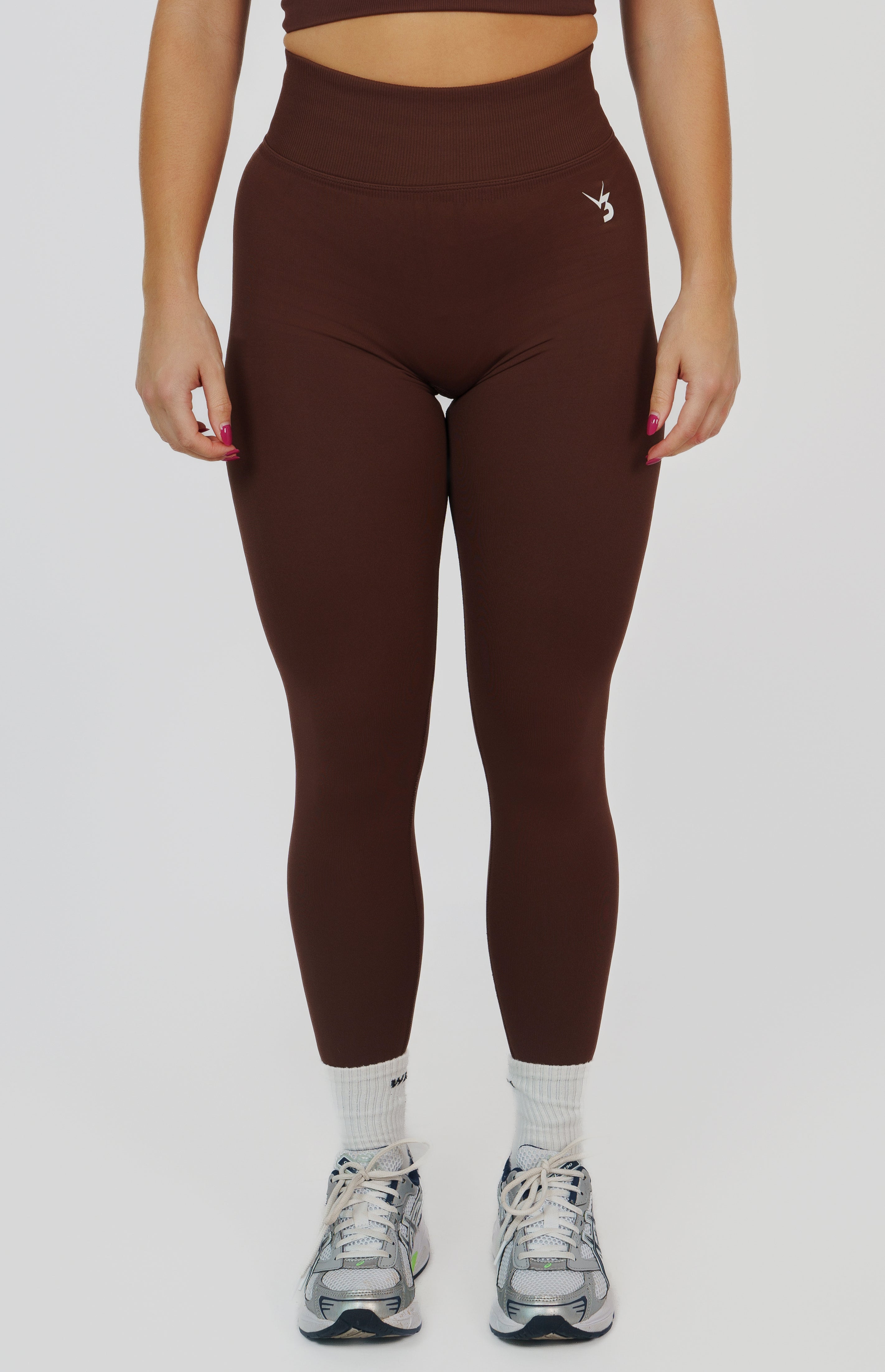 Form Seamless Scrunch Sports Bra, Leggings & Shorts Set - Chestnut Brown