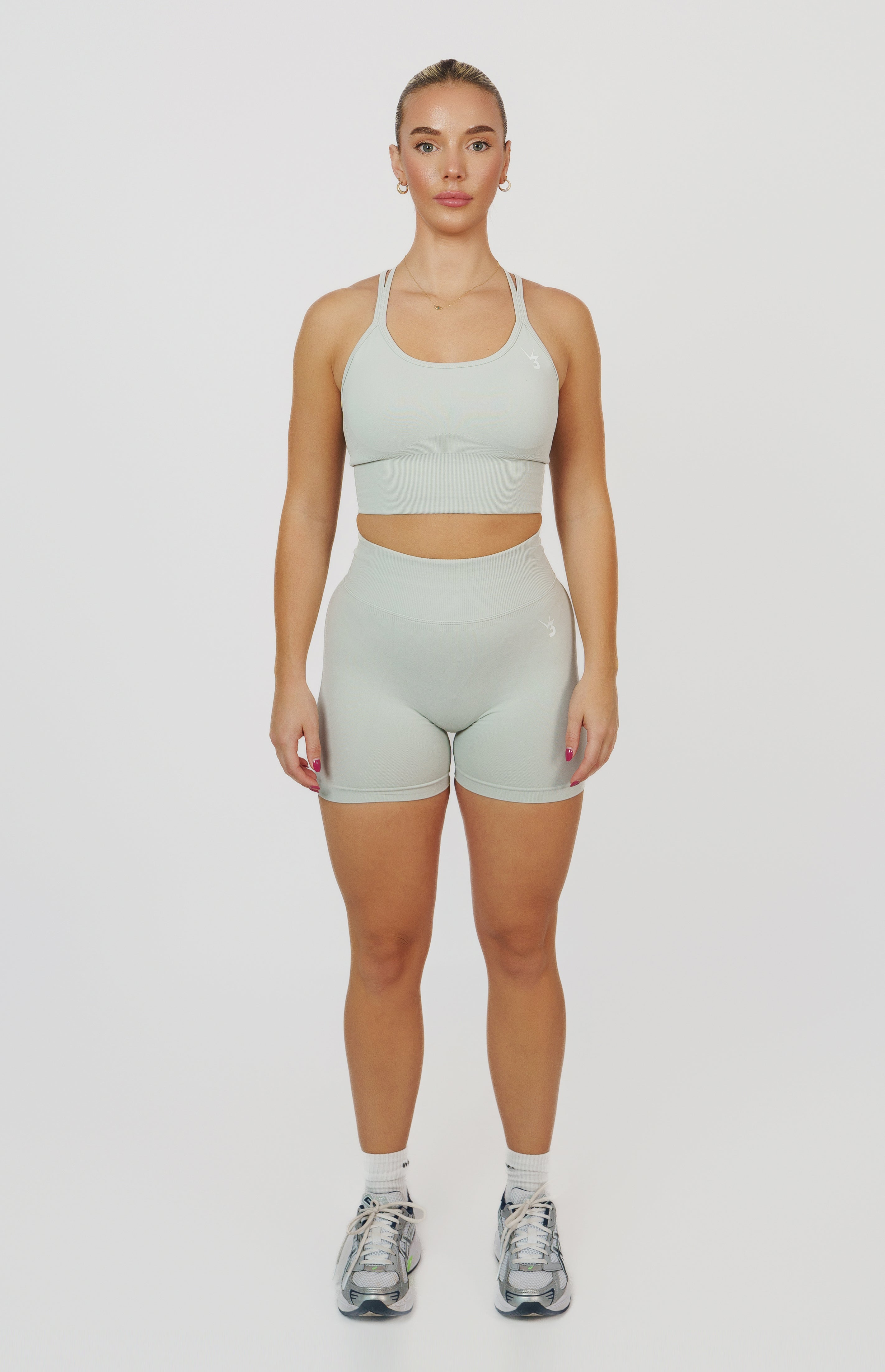 Form Seamless Scrunch Shorts & Sports Bra Set - Light Grey